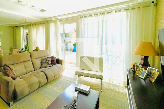Sala de TV de casa de condomínio à venda com 3 quartos, 247m² em Jardim Paraventi, Guarulhos