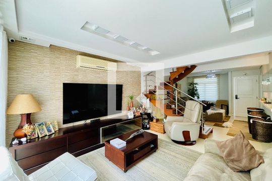 Sala de TV de casa de condomínio à venda com 3 quartos, 247m² em Jardim Paraventi, Guarulhos