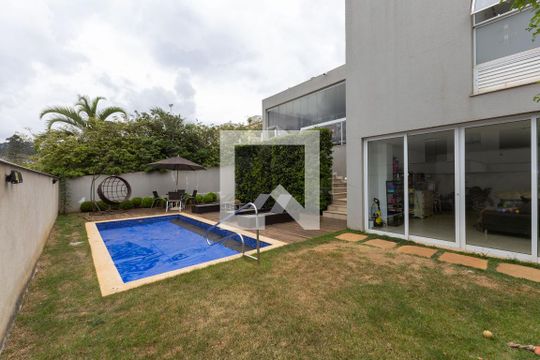 Piscina de casa de condomínio para alugar com 4 quartos, 400m² em Alphaville, Nova Lima