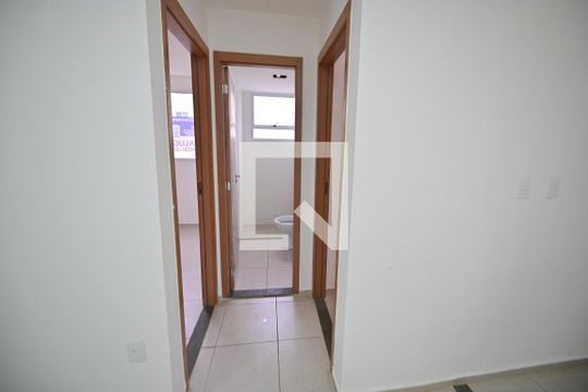 Corredor de apartamento para alugar com 2 quartos, 42m² em Lorena Park, Goiânia