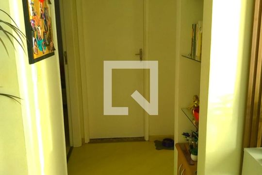 Corredor de apartamento à venda com 2 quartos, 63m² em Gopoúva, Guarulhos