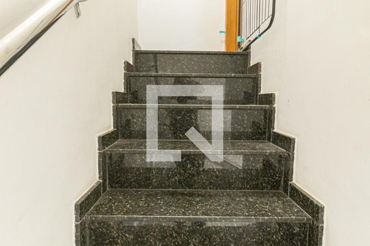 Escada de casa à venda com 3 quartos, 170m² em Jardim Nossa Senhora do Carmo, São Paulo