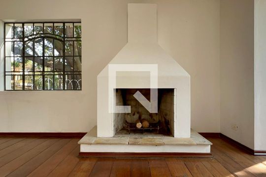 Sala de casa à venda com 4 quartos, 400m² em Vila Madalena, São Paulo