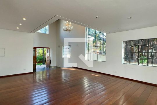 Sala de casa à venda com 4 quartos, 400m² em Vila Madalena, São Paulo