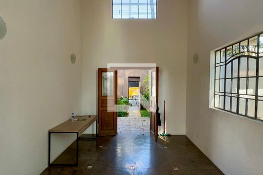 Entrada de casa à venda com 4 quartos, 400m² em Vila Madalena, São Paulo