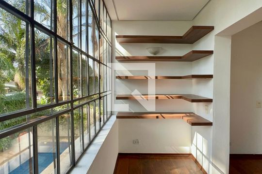 Sala de casa à venda com 4 quartos, 400m² em Vila Madalena, São Paulo