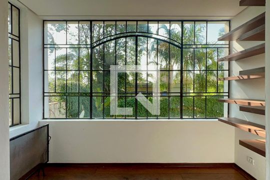 Sala de casa à venda com 4 quartos, 400m² em Vila Madalena, São Paulo