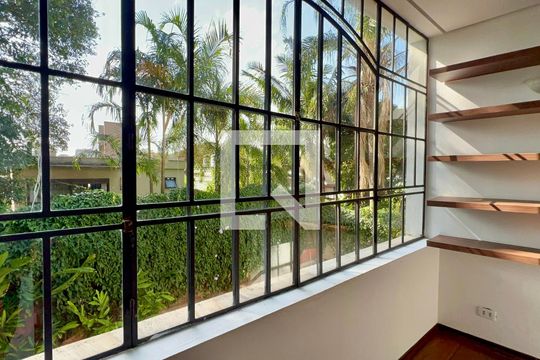 Sala de casa à venda com 4 quartos, 400m² em Vila Madalena, São Paulo