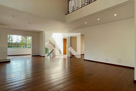 Sala de casa à venda com 4 quartos, 400m² em Vila Madalena, São Paulo