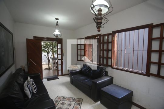 Sala de casa para alugar com 4 quartos, 360m² em Incofindência, Belo Horizonte
