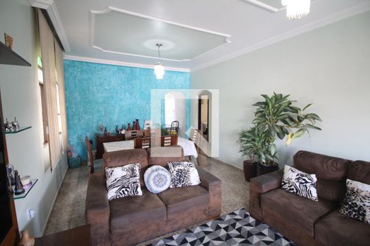 Sala de casa à venda com 4 quartos, 273m² em Tirol, Contagem