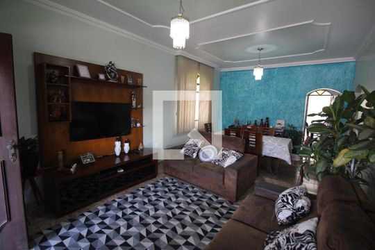 Sala de casa à venda com 4 quartos, 273m² em Tirol, Contagem
