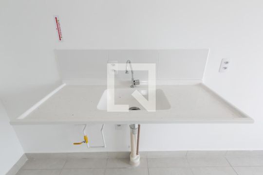 Sala / Cozinha de apartamento para alugar com 2 quartos, 35m² em Vila Carmosina, São Paulo