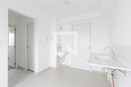 Sala / Cozinha de apartamento para alugar com 2 quartos, 35m² em Vila Carmosina, São Paulo