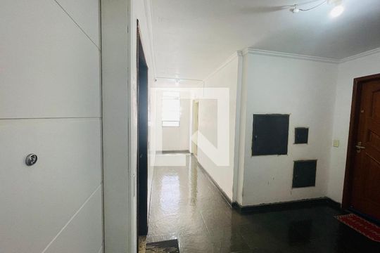 Hall elevador de apartamento à venda com 2 quartos, 58m² em Centro, Guarulhos