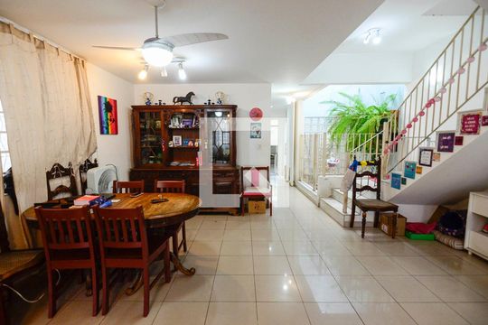 Sala de casa à venda com 4 quartos, 225m² em Grajaú, Rio de Janeiro
