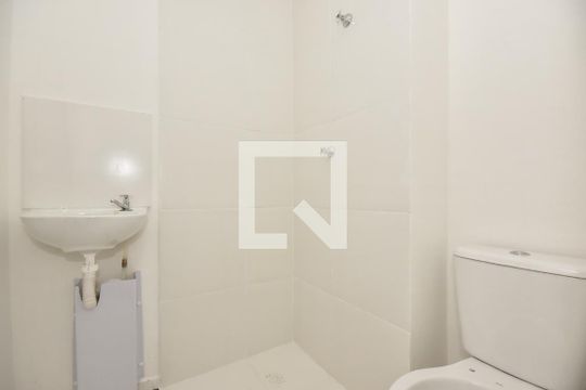 Banheiro de kitnet/studio à venda com 1 quarto, 18m² em Vila Plana, São Paulo