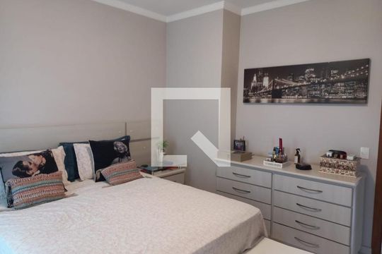 Suíte de casa à venda com 3 quartos, 212m² em Baeta Neves, São Bernardo do Campo