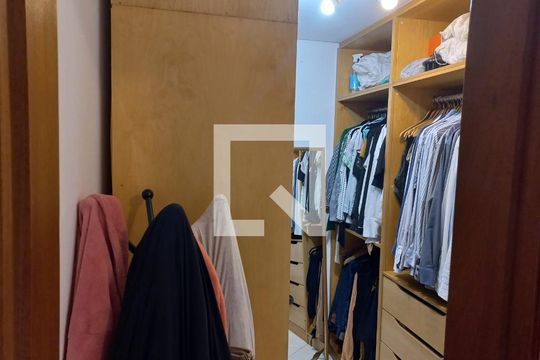 Suíte de casa à venda com 3 quartos, 212m² em Baeta Neves, São Bernardo do Campo