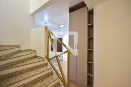 Corredor de casa de condomínio para alugar com 4 quartos, 200m² em Jardim Ampliacao, São Paulo