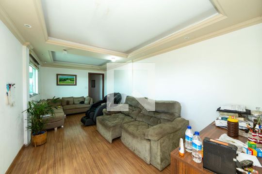 Sala de casa à venda com 3 quartos, 140m² em Califórnia, Belo Horizonte