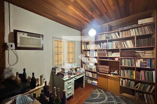 Quarto 1 de casa para alugar com 7 quartos, 210m² em Cristo Rei, São Leopoldo