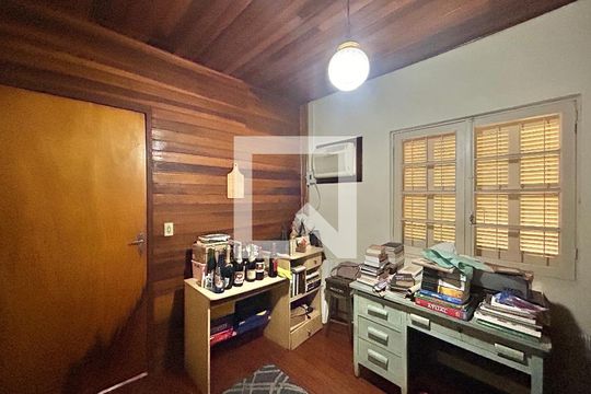 Quarto 1 de casa para alugar com 7 quartos, 210m² em Cristo Rei, São Leopoldo