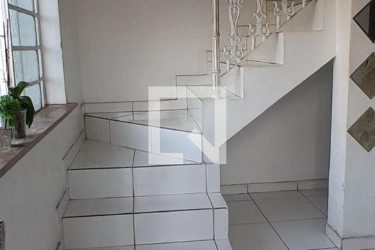 Escada de casa à venda com 3 quartos, 134m² em Jardim Monte Azul, São Paulo