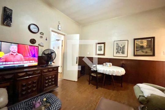 Sala de TV de casa à venda com 3 quartos, 250m² em Indianópolis, São Paulo