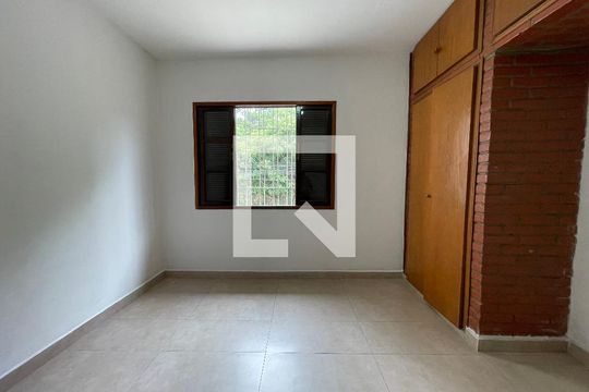 Quarto 1 de casa para alugar com 2 quartos, 80m² em Vila Antonio, São Paulo