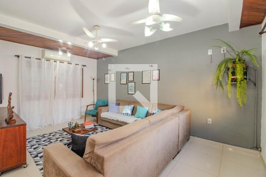 Sala de casa à venda com 3 quartos, 222m² em Rubem Berta, Porto Alegre