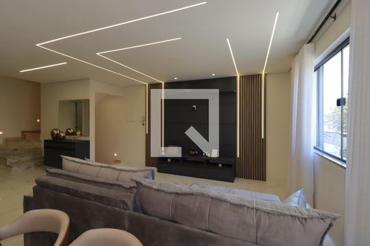 Sala de Estar de casa à venda com 3 quartos, 220m² em Vila Camilópolis, Santo André