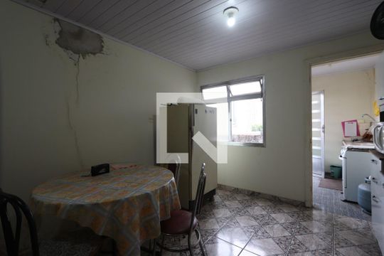 Edícula de casa à venda com 3 quartos, 134m² em Vila Tolstoi, São Paulo