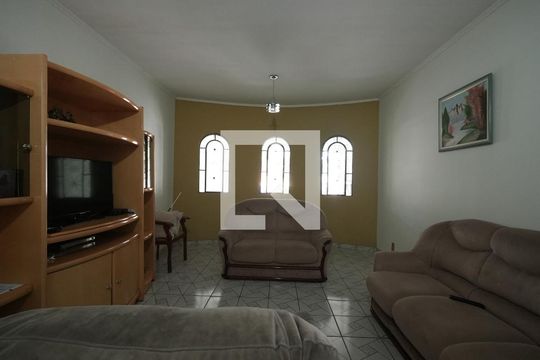 Casa à venda com 3 quartos, 196m² em Vila Camilópolis, Santo André