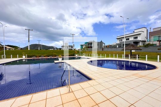 Piscina de casa de condomínio para alugar com 4 quartos, 186m² em São João do Rio Vermelho, Florianópolis