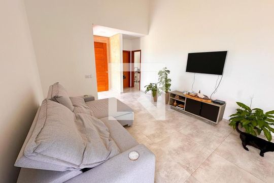 Sala de TV de casa de condomínio para alugar com 4 quartos, 186m² em São João do Rio Vermelho, Florianópolis