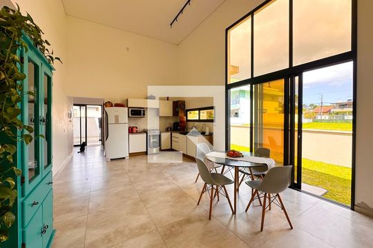 Sala de Jantar de casa de condomínio para alugar com 4 quartos, 186m² em São João do Rio Vermelho, Florianópolis