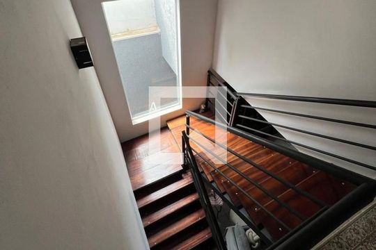Escadas de casa à venda com 3 quartos, 160m² em Medeiros, Jundiaí