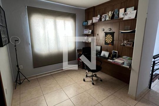 Escritório de casa à venda com 3 quartos, 160m² em Medeiros, Jundiaí