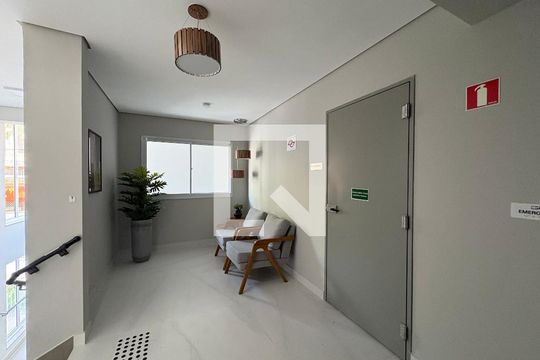 Hall social de apartamento à venda com 2 quartos, 46m² em Vila Curuçá, Santo André