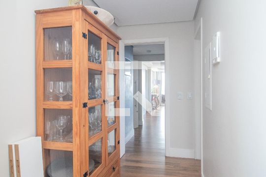Corredor de apartamento à venda com 4 quartos, 171m² em Tristeza, Porto Alegre