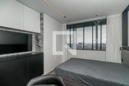 Sala / Quarto / Cozinha de kitnet/studio para alugar com 0 quarto, 26m² em Três Figueiras, Porto Alegre
