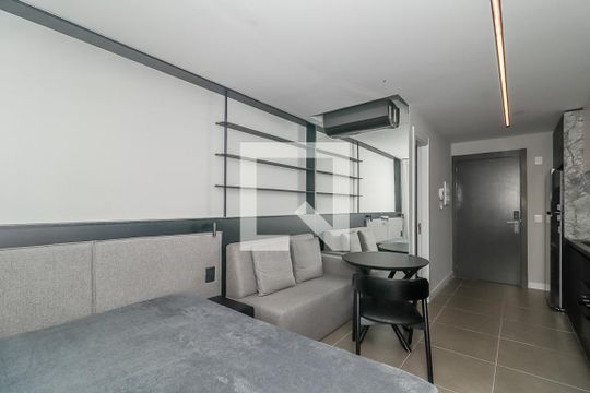 Sala / Quarto / Cozinha de kitnet/studio para alugar com 0 quarto, 26m² em Três Figueiras, Porto Alegre