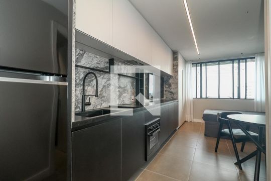 Sala / Quarto / Cozinha de kitnet/studio para alugar com 0 quarto, 26m² em Três Figueiras, Porto Alegre
