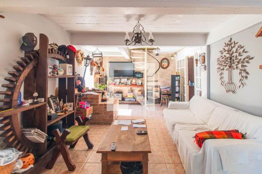 Sala de casa à venda com 3 quartos, 120m² em Santa Tereza, Porto Alegre