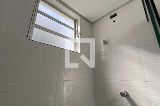 Banheiro de apartamento à venda com 2 quartos, 48m² em Vila Bremen, Guarulhos
