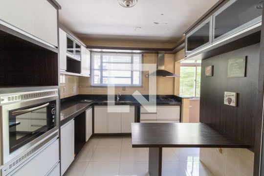 Cozinha de apartamento à venda com 3 quartos, 114m² em Medianeira, Porto Alegre