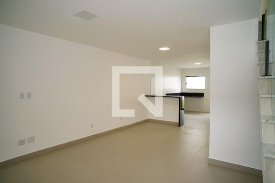 Sala de casa à venda com 3 quartos, 130m² em Piratininga, Niterói