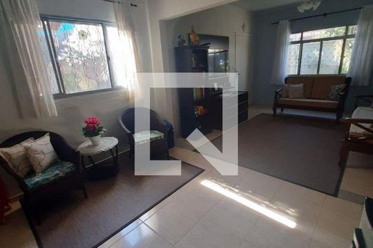 Casa à venda com 2 quartos, 211m² em Vila Helena, Jundiaí