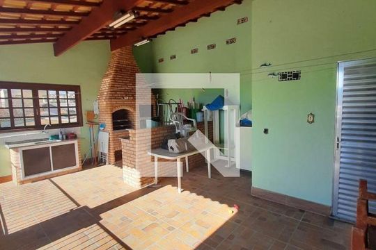 Casa à venda com 2 quartos, 211m² em Vila Helena, Jundiaí